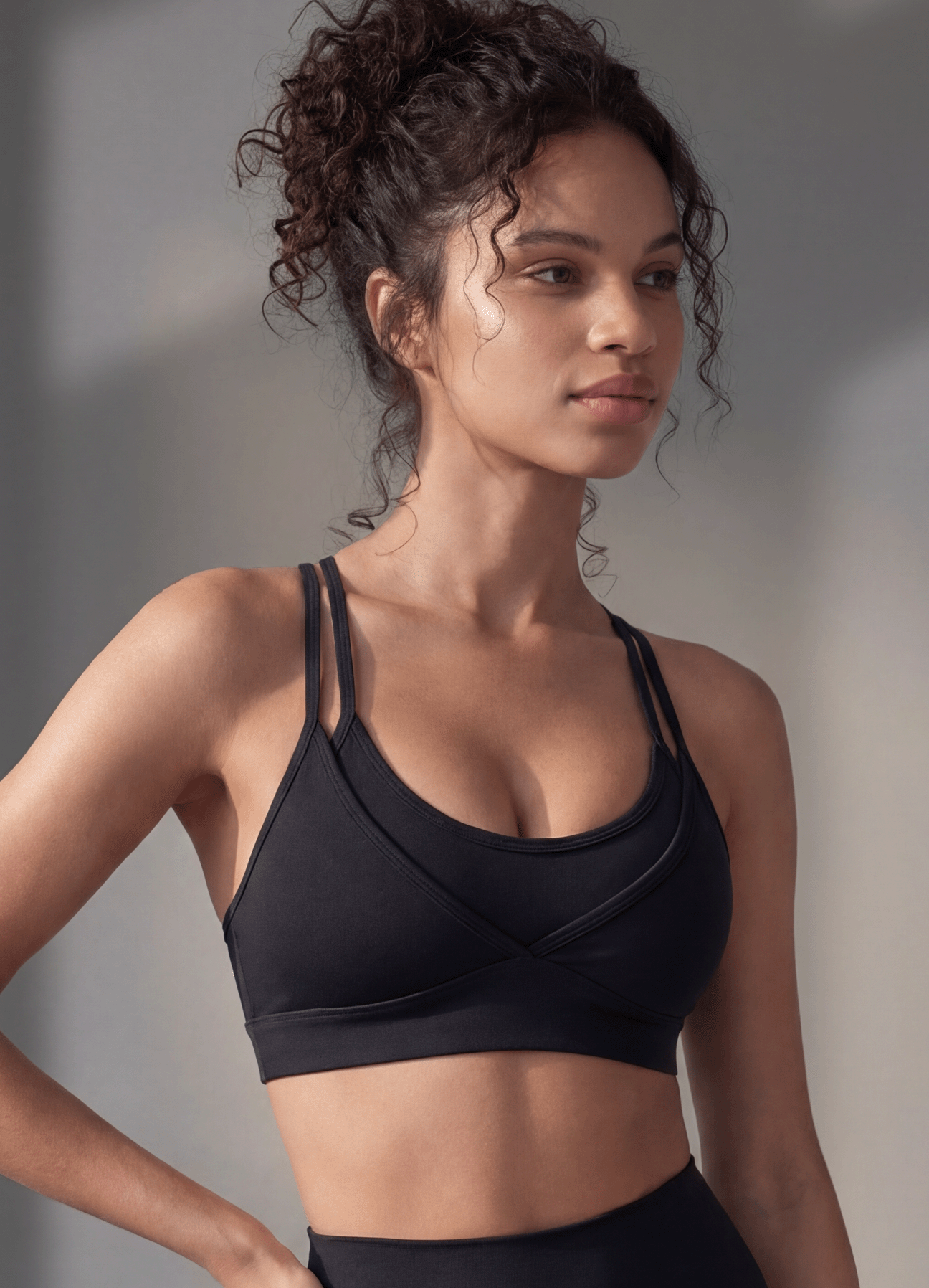 TOP EMANA CUT V SCULPT - BLACK