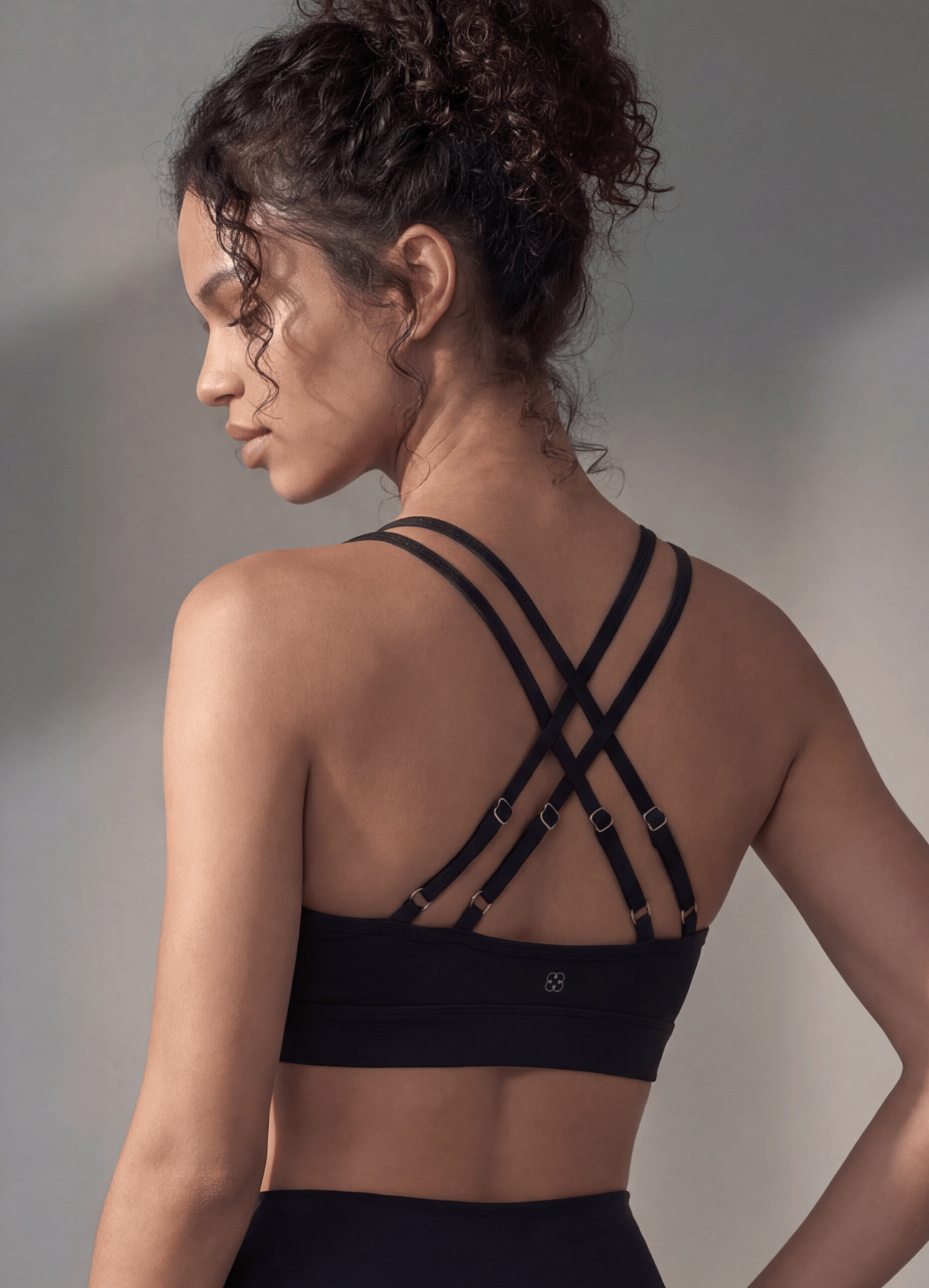 TOP EMANA CUT V SCULPT - BLACK