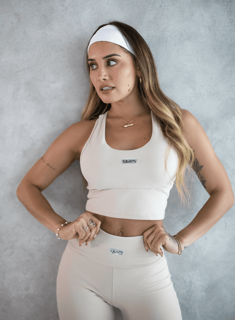 TOP EMANA GELA - HUESO Tops WinFitnesswear 